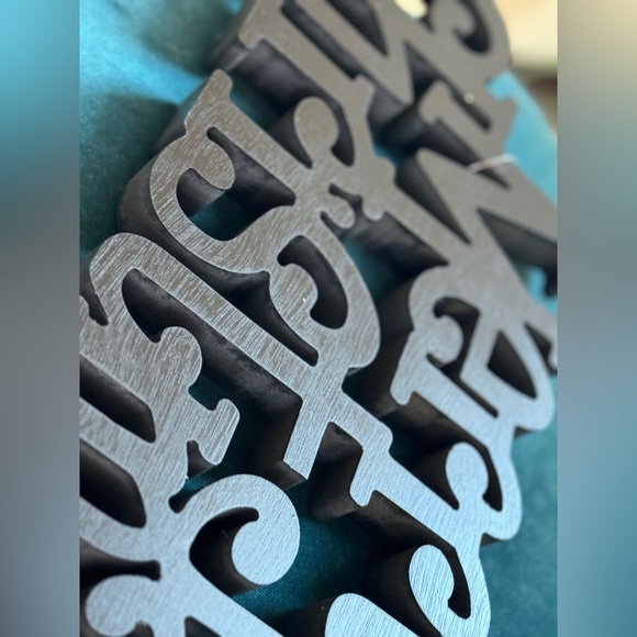 Wooden Script Merry Christmas sign in black shabby chic - Picture 3 of 12